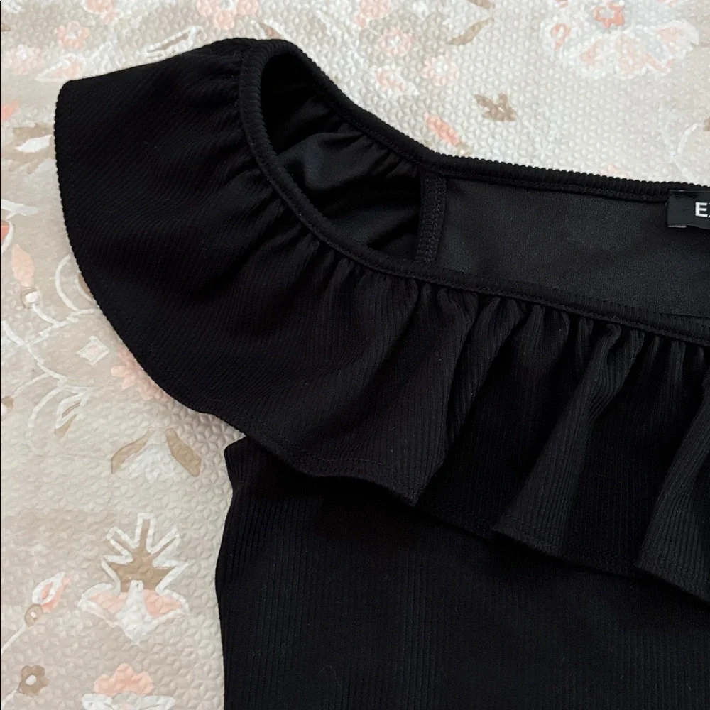 EXPRESS Ribbed Black Off Shoulder Ruffled Bodysuit XS New With Tags - Picture 4 of 6